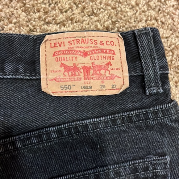 Distressed Levi’s 550 Shorts - Picture 3 of 4